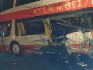 Φωτογραφία για Τραγωδία με έναν νεκρό και 17 τραυματίες στα Τέμπη - Σφοδρή σύγκρουση λεωφορείου του ΚΤΕΛ με ΙΧ και φορτηγό
