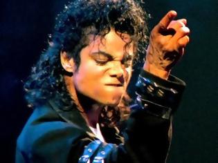 Φωτογραφία για Σοκάρει ο γιατρός του Michael Jackson: Κρατούσα το πέος του κάθε βράδυ!