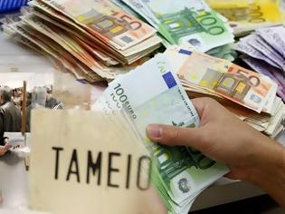 Φωτογραφία για Με 1 δισ. ευρώ κάθε μήνα τρέχουν τα χρέη στις εφορίες φέτος