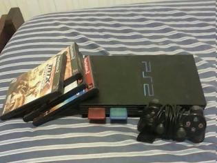 Φωτογραφία για Δείτε τι βρήκε στο Playstation 2 που αγόρασε