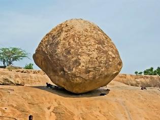 Φωτογραφία για Παράξενος βράχος ισορροπεί στο έδαφος