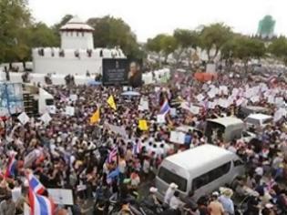 Φωτογραφία για Στην έδρα της κυβέρνησης προσπάθησαν να μπουν διαδηλωτές στη Ταϊλάνδη