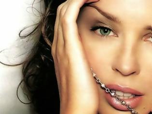 Φωτογραφία για Πάγωσε η Kylie Minogue από τα πολλά botox!