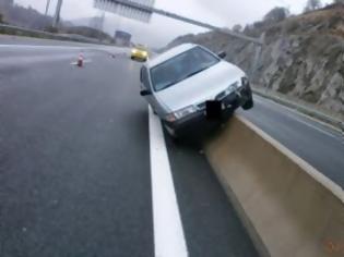 Φωτογραφία για Ατύχημα στην Εγνατία: Ασυνείδητος οδηγός χτύπησε και εγκατέλειψε το όχημα!!! (φωτό)