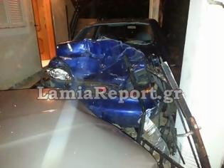 Φωτογραφία για Αυτοκίνητο μπήκε σε σπίτι μετά από τροχαίο στη Λαμία [Photos]