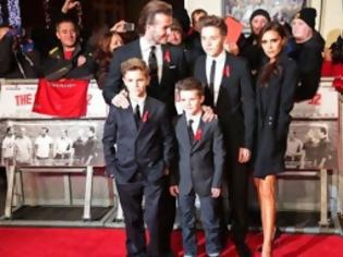 Φωτογραφία για Οικογενειακή εμφάνιση στο κόκκινο χαλί για την οικογένεια Beckham