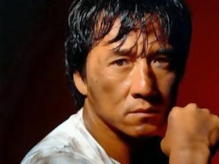 Φωτογραφία για Παγκόσμιο ΣΟΚ: Σκοτώθηκε ο Jackie Chan κατά τη διάρκεια γυρισμάτων;