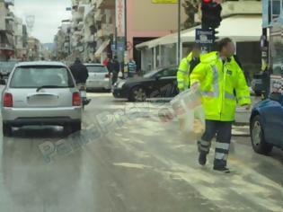 Φωτογραφία για Γέμισε πετρέλαιο η Λ. Ειρήνης στην Πρέβεζα