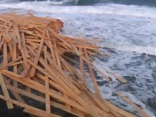 Φωτογραφία για Μυστέγνα Λέσβου: και ξαφνικά η θάλασσα άρχισε να ξεβράζει ακριβή ξυλεία!