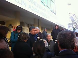 Φωτογραφία για Τη συμπαράστασή του στον αγώνα των ιατρών του Ε.Ο.Π.Υ.Υ κατέθεσε ο Δήμαρχος Αμαρουσίου και Πρόεδρος του Ι.Σ.Α Γ. Πατούλης, κατά την επίσκεψή του στο ΙΚΑ Αμαρουσίου