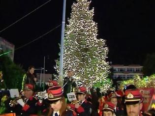 Φωτογραφία για Άναψε το Χριστουγεννιάτικο δένδρο στη Λαμία