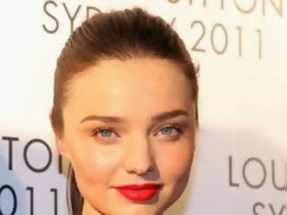 Φωτογραφία για Η Miranda Kerr στο κρεβάτι με… τη γιαγιά και τη μαμά της!