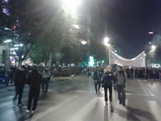 Φωτογραφία για ΤΩΡΑ: Πορεία στη Θεσσαλονίκη στη μνήμη του Αλέξη Γρηγορόπουλου - Σε κλοιό αστυνομικών οι διαδηλωτές