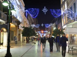 Φωτογραφία για Η Πάτρα φόρεσε τα γιορτινά της! - Άναψε ο χριστουγεννιάτικος διάκοσμος - Δείτε φωτο