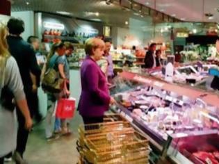 Φωτογραφία για H Μέρκελ το παίζει...νοικοκυρά! Δείτε την να ψωνίζει με καρότσι super market!