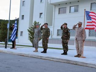 Φωτογραφία για ΦΩΤΟ ΑΠΟ ΤΗΝ ΕΠΙΣΚΕΨΗ ΤΟΥ ΑΡΧΗΓΟΥ ΕΝΟΠΛΩΝ ΔΥΝΑΜΕΩΝ ΤΩΝ ΗΠΑ