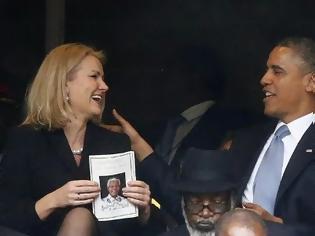 Φωτογραφία για Ο Ομπάμα φλερτάρει και η Μισέλ τον αγριοκοιτάζει - To βλέμμα που σκοτώνει