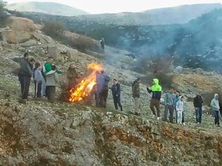 Φωτογραφία για Αιτωλ/νία: Πήραν φωτιά οι…”εξέδρες”για να ζεσταθούν οι θεατές!