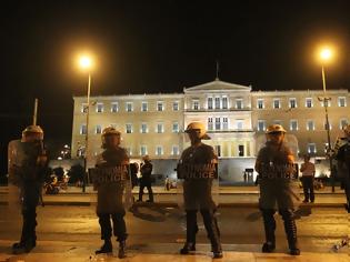 Φωτογραφία για Παραβιάζεται ή όχι το Σύνταγμα;