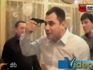 Φωτογραφία για ΣΟΚ στη Ρωσία! Έπαιξε ρώσικη ρουλέτα σε γαμήλιο γλέντι και σκοτώθηκε [+18 video]