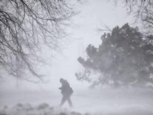 Φωτογραφία για Χιονοθύελλα σάρωσε τον Καναδά