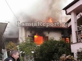 Φωτογραφία για ΤΩΡΑ: Καίγεται σπίτι στον Άγιο Λουκά στη Λαμία