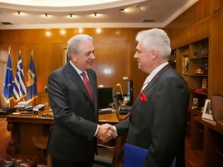 Φωτογραφία για Συνάντηση ΥΕΘΑ Δημήτρη Αβραμόπουλου με το νέο Πρέσβη της Ρουμανίας Lucian Fatu