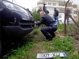 Φωτογραφία για Αυτοί είναι οι πολιτικοί μας πρότυπα - Κυκλοφορούν με πλαστές πινακίδες τα θηριώδη τζιπ, χωρίς ασφάλεια και...δίπλωμα! Όλο το χρονικό...