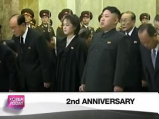 Φωτογραφία για Βόρεια Κορέα: «Εμφανίστηκε» η γυναίκα του Κιμ Γιονγκ Ουν