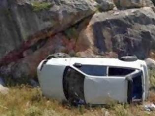 Φωτογραφία για Αναζητείται ο οδηγός του αυτοκινήτου που έπεσε σε χαράδρα στην Π.Φώκαια