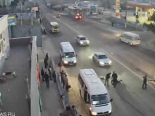 Φωτογραφία για Ατύχημα - σοκ σε δρόμο της Σεβαστούπολης (βίντεο)