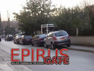 Φωτογραφία για Ο Αναπληρωτής Υπουργός Λεωνίδας Γρηγοράκος, παρκάρει το αμάξι του επάνω στα πεζοδρόμια!