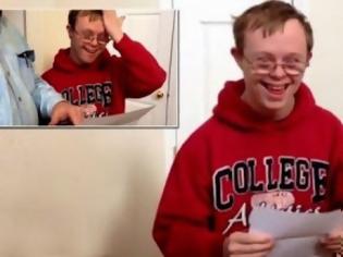 Φωτογραφία για Δείτε την απίστευτη αντίδραση ενός αγοριού με σύνδρομο Down όταν μαθαίνει ότι τον δέχτηκαν στο Πανεπιστήμιο! (vid)