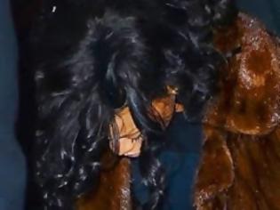 Φωτογραφία για H Rihanna με διχτυωτές ζαρτιέρες ...προσπαθεί να κατεβάσει το μίνι φορεμά της