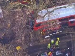Φωτογραφία για Λεωφορείο προσέκρουσε σε δέντρο στο Λονδίνο