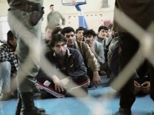 Φωτογραφία για Ιταλία: Τέσσερις μετανάστες έραψαν στο στόμα τους σε κέντρο κράτησης
