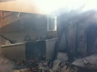 Φωτογραφία για Στις φλόγες διώροφο σπίτι στην Ορεινή Καλαμπάκα [Photos]