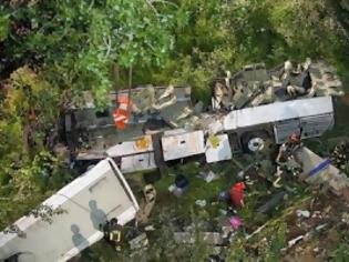 Φωτογραφία για Τραγωδία στη Βραζιλία: 15 νεκροί από πτώση λεωφορείου σε χαράδρα