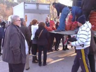 Φωτογραφία για Η Πρωτοβουλία Θερμαϊκού έκανε με επιτυχία την γιορτή αλληλεγγύης και την 19η διάθεση χωρίς μεσάζοντες [video]