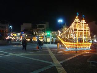 Φωτογραφία για «Κάηκαν» τα Χριστουγεννιάτικα καράβια που στόλισε ο Δήμος Ξάνθης!