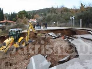 Φωτογραφία για Ηλεία: Κόπηκε στη μέση ο κεντρικός δρόμος της Μουριάς!