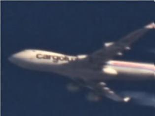Φωτογραφία για Φωτεινή σφαίρα περνά διπλά από αεροσκάφος στην Ιταλία [video]