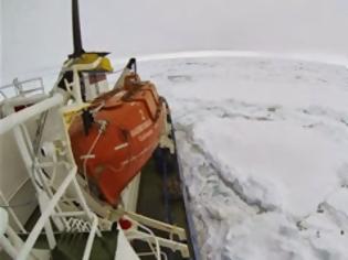 Φωτογραφία για Ρωσικό πλοίο κόλλησε σε πάγους στην Ανταρκτική