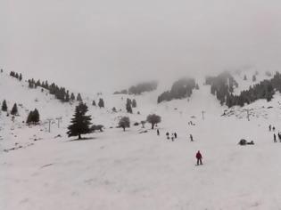 Φωτογραφία για Καλάβρυτα: Στα Λευκά ο Χελμός - Δείτε φωτο από το Χιονοδρομικό Κέντρο!