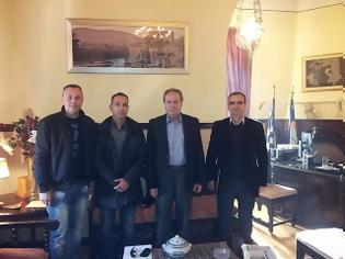 Φωτογραφία για Συνάντηση μελών του Δ.Σ. της ΕΣΠΕΗΠ με τον δήμαρχο Ιωαννίνων Κ. Φίλιο Φίλλιπο