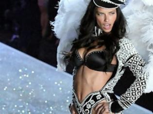 Φωτογραφία για Adriana Lima: Δείτε την ιδρωμένη και χωρίς ίχνος make up