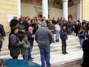 Φωτογραφία για Πάτρα: Συγκίνηση για τον ξυπόλητο άρχοντα της άνω πόλης - Το στερνό αντίο στον Γιώργο Σαΐνη