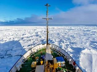 Φωτογραφία για Ανταρκτική: Διεκόπη η επιχείρηση διάσωσης του παγιδευμένου πλοίου