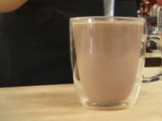 Φωτογραφία για VIDEO: Πώς να κάνεις στιγμιαία ζεστή σοκολάτα που μπορεί να αποθηκευτεί εύκολα