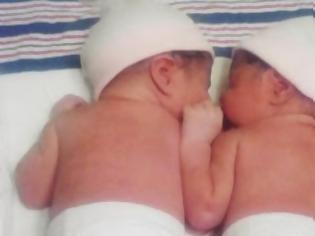Φωτογραφία για Καναδάς: Γέννησε δίδυμα με διαφορά... ενός έτους